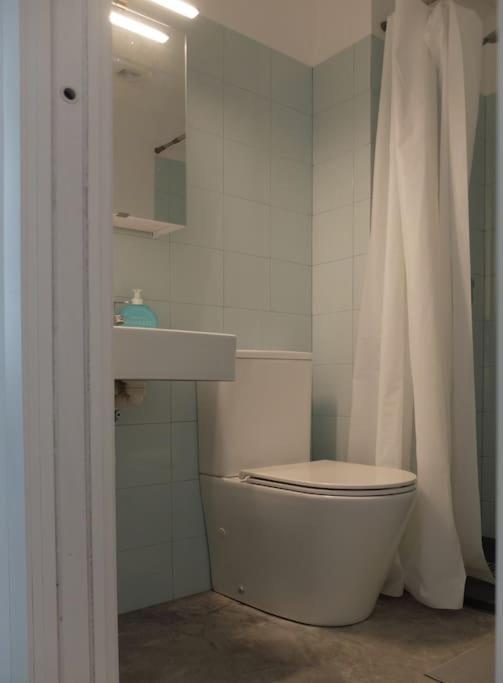 Design Apartment Near City Center, Cool Popular Neighborhood Севиля Екстериор снимка